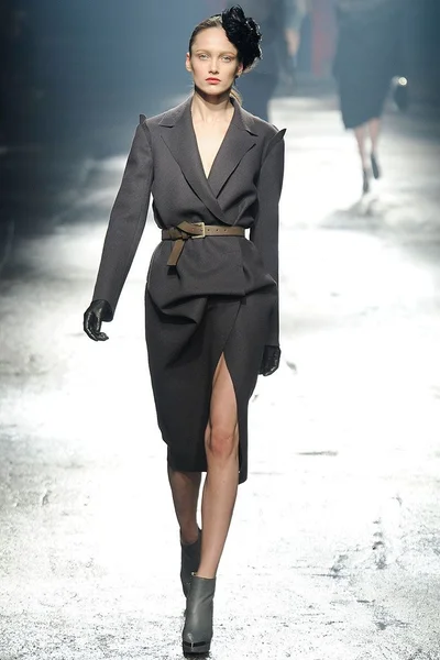 Look 28
